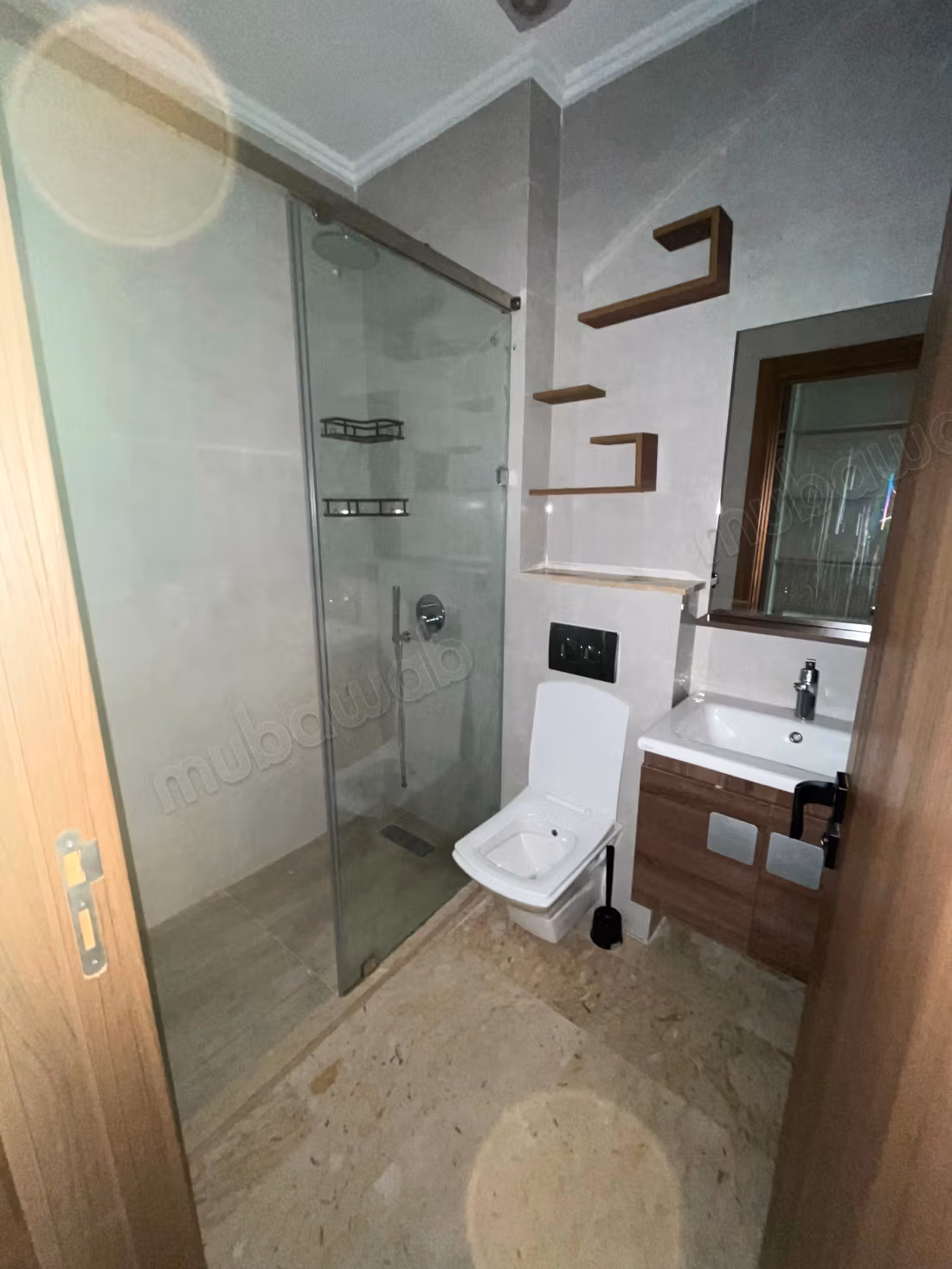 Appartement à louer à Californie. 
3 belles chambres. 
Bien meublé