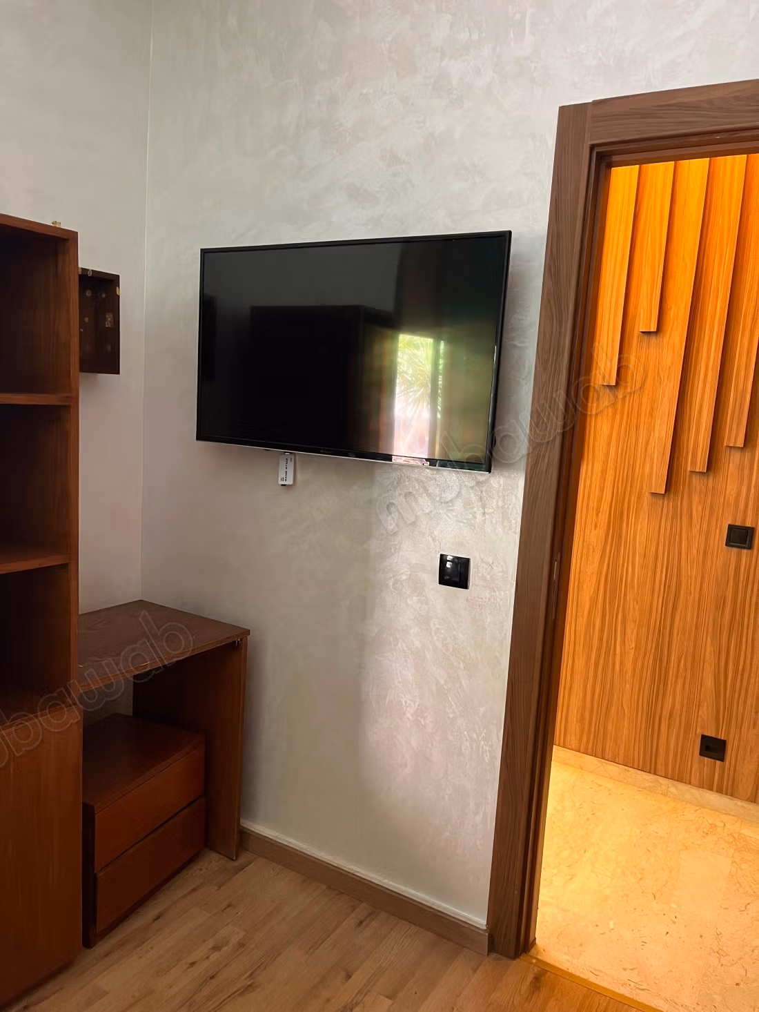 Appartement à louer à Californie. 
3 belles chambres. 
Bien meublé