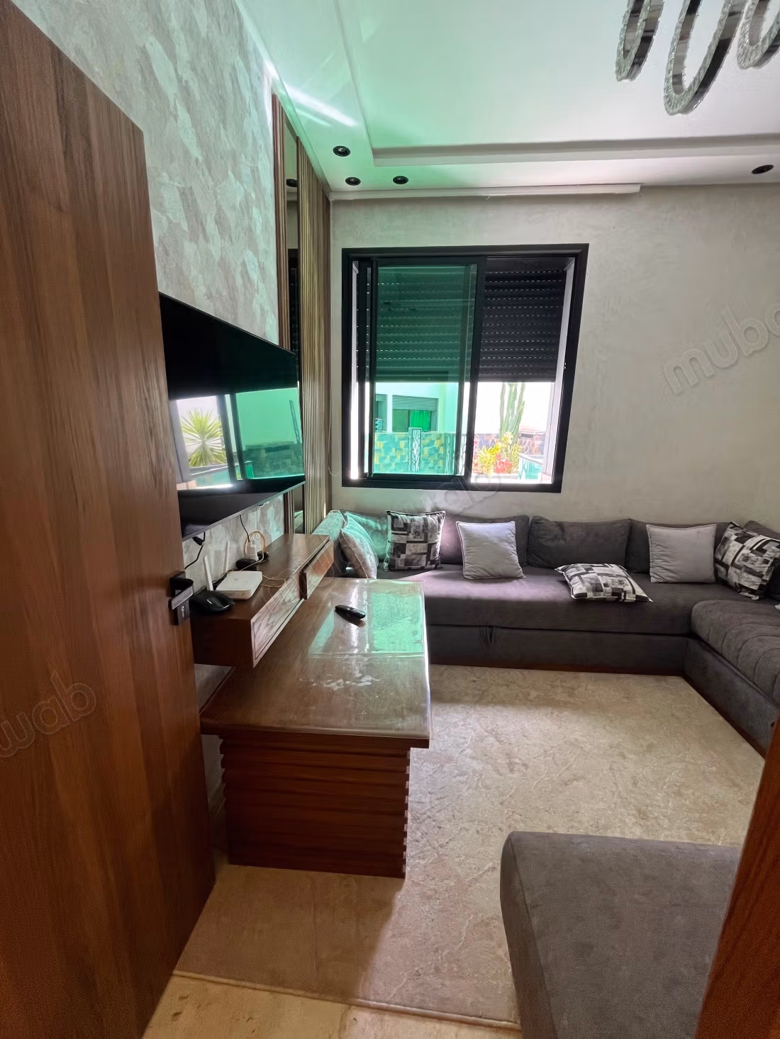 Appartement à louer à Californie. 
3 belles chambres. 
Bien meublé