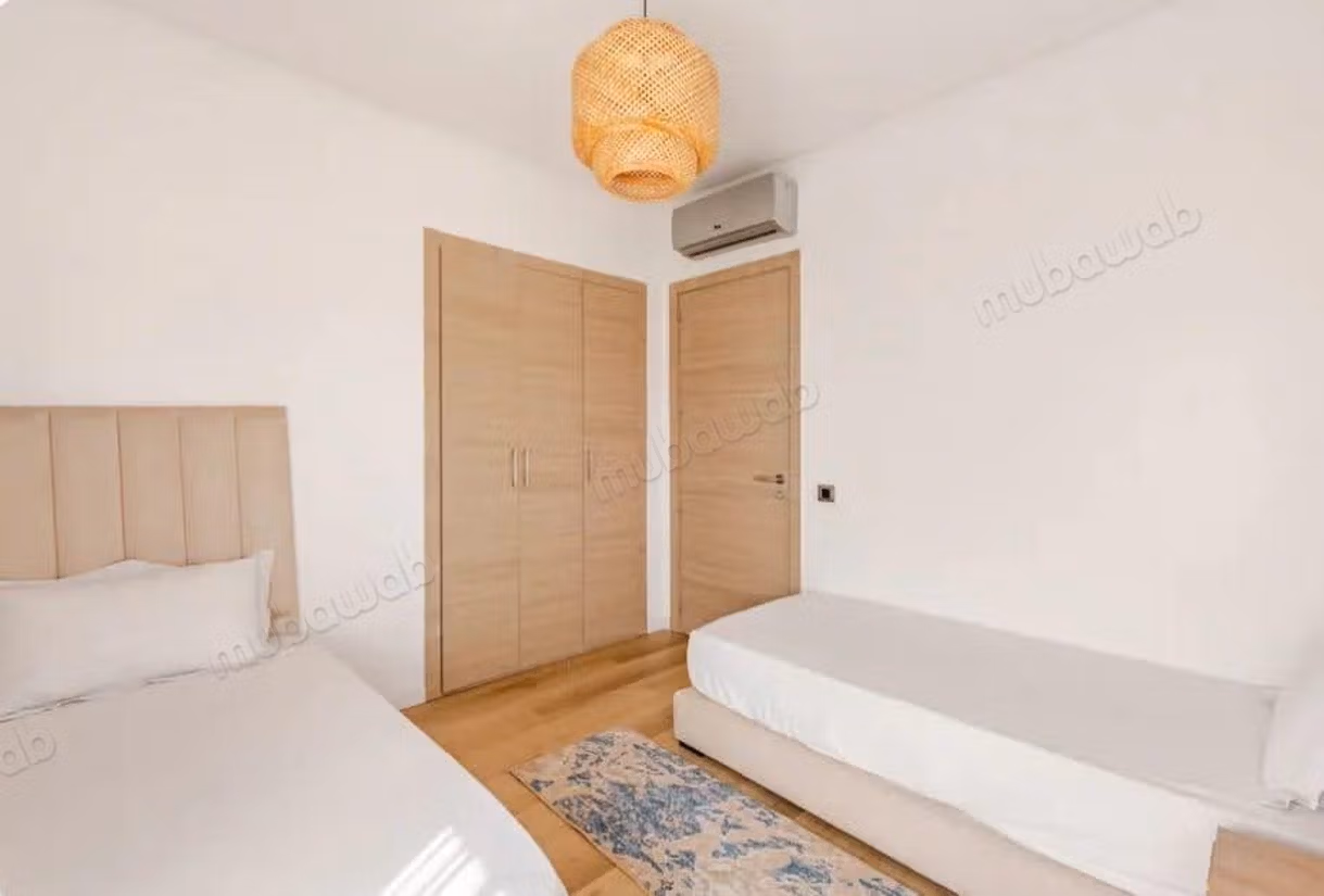 Location Meublé 3 chambres terasse vu sur golf piscine parking