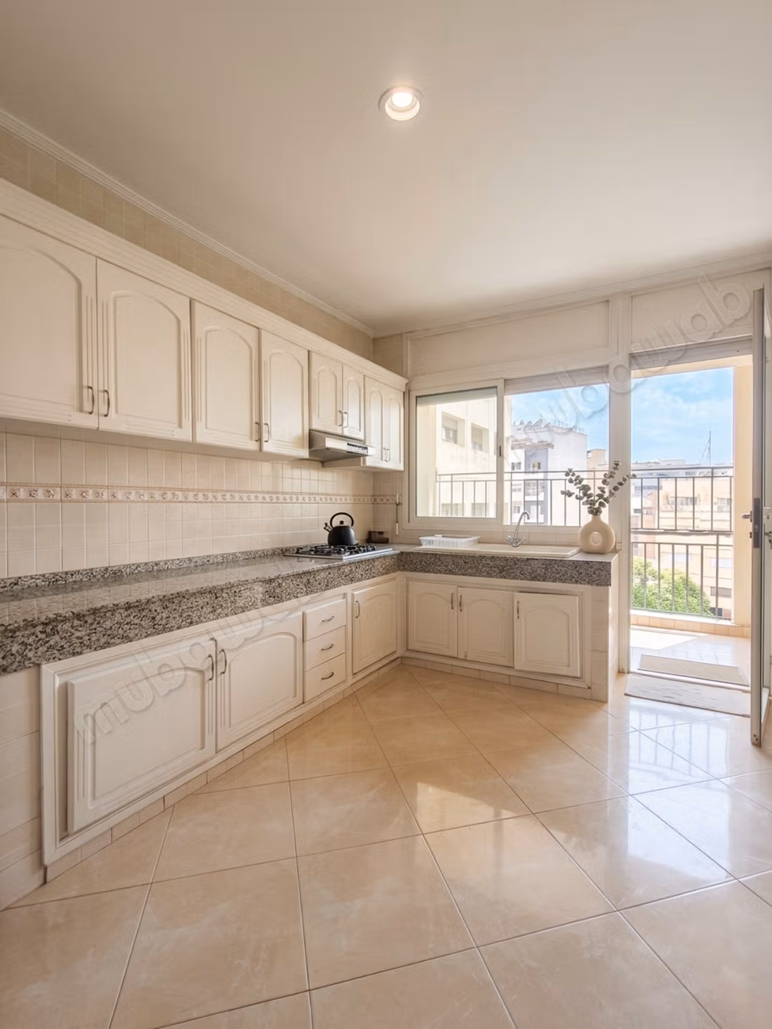 Spacious apartment with balcony and clear view in Gauthier