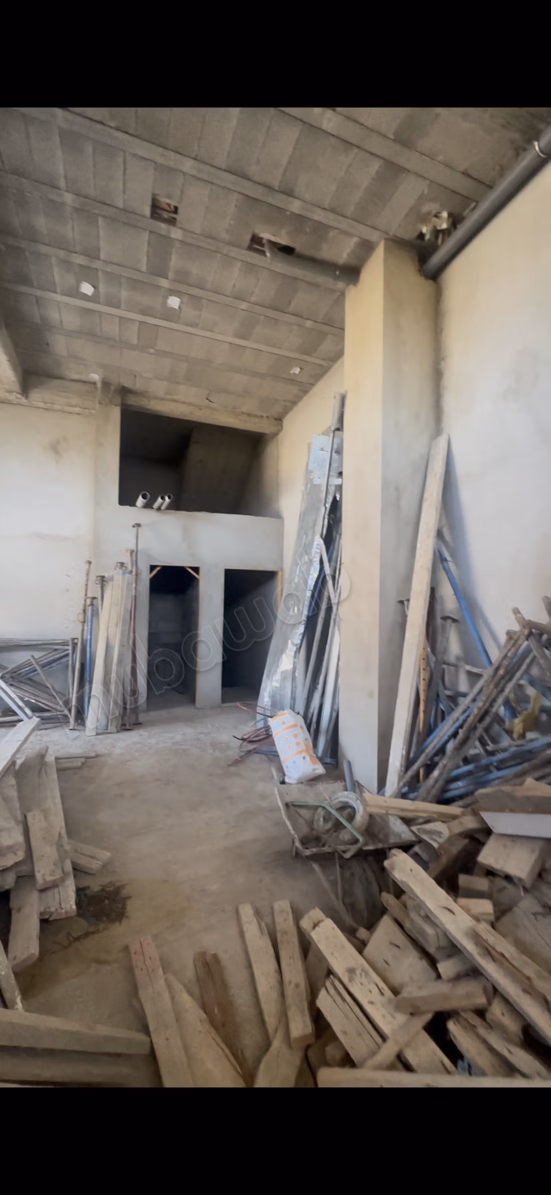 Local commercial  Surface totale de 180 m²