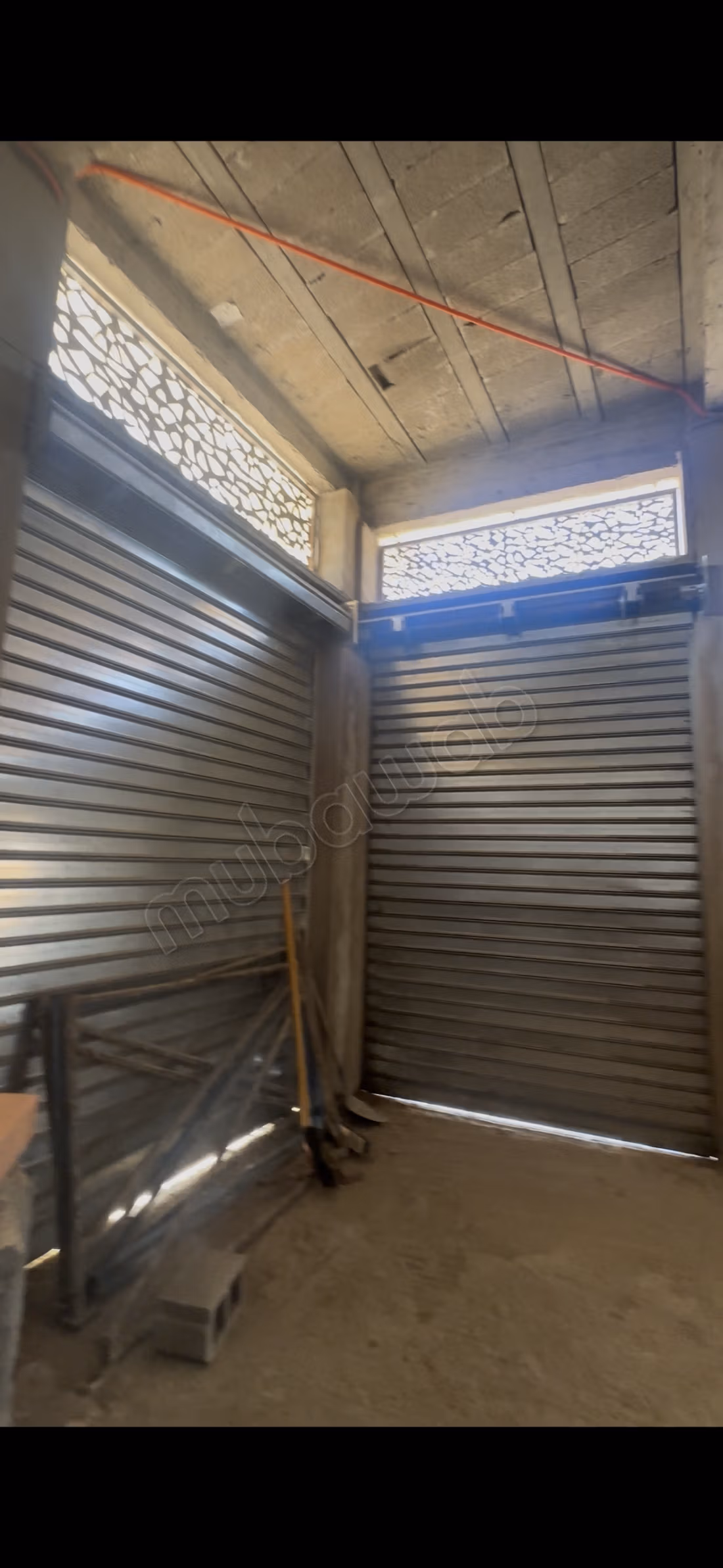 Local commercial  Surface totale de 180 m²