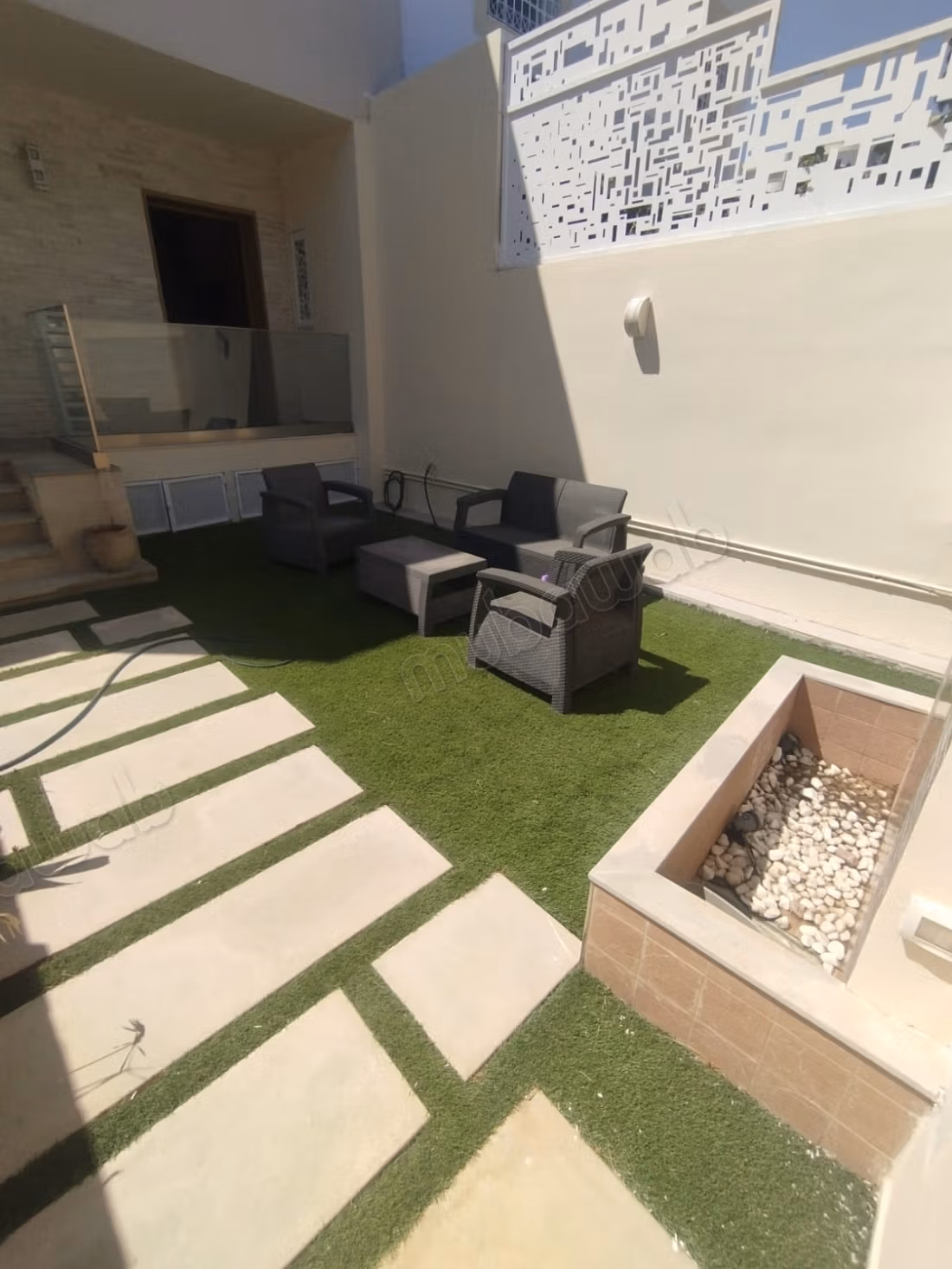 Triplex for sale with garden next to Dawn town