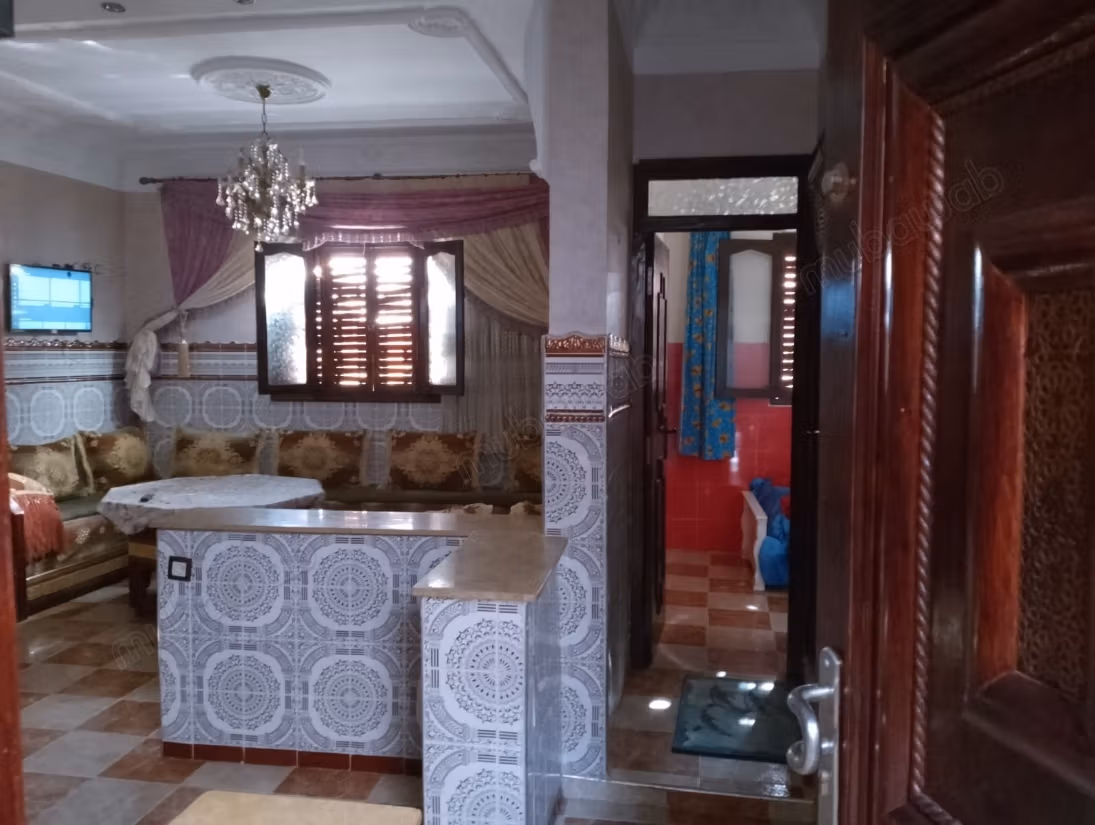 Affitto stagionale a Martil. Superficie totale di 80 m². Salotto marocchino tradizionale, residenza sicura