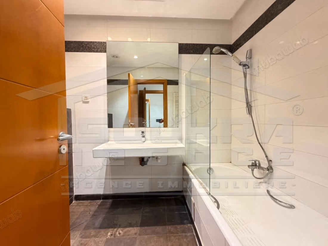 For rent a beautiful S3 apartment on the shores of the lake 1
