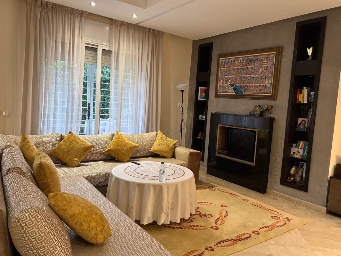 Villa à vendre à Hay Riad – 644 m²
