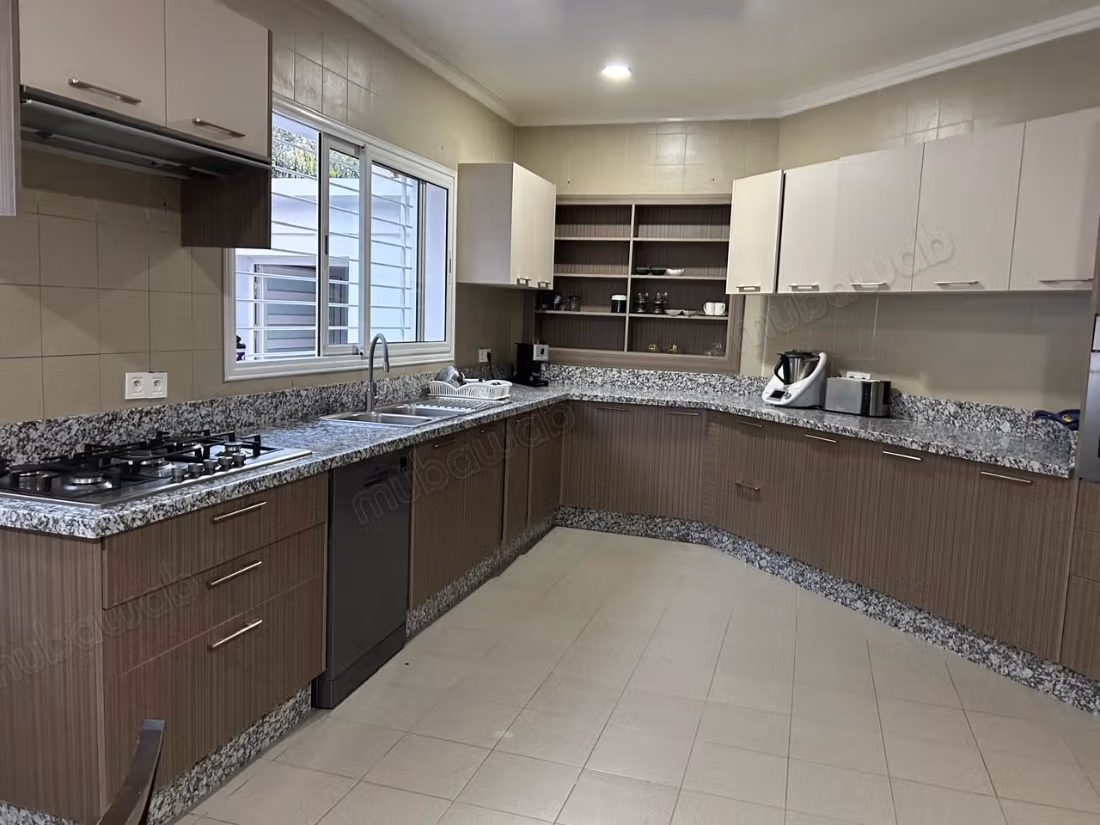 Villa à vendre à Hay Riad – 644 m²