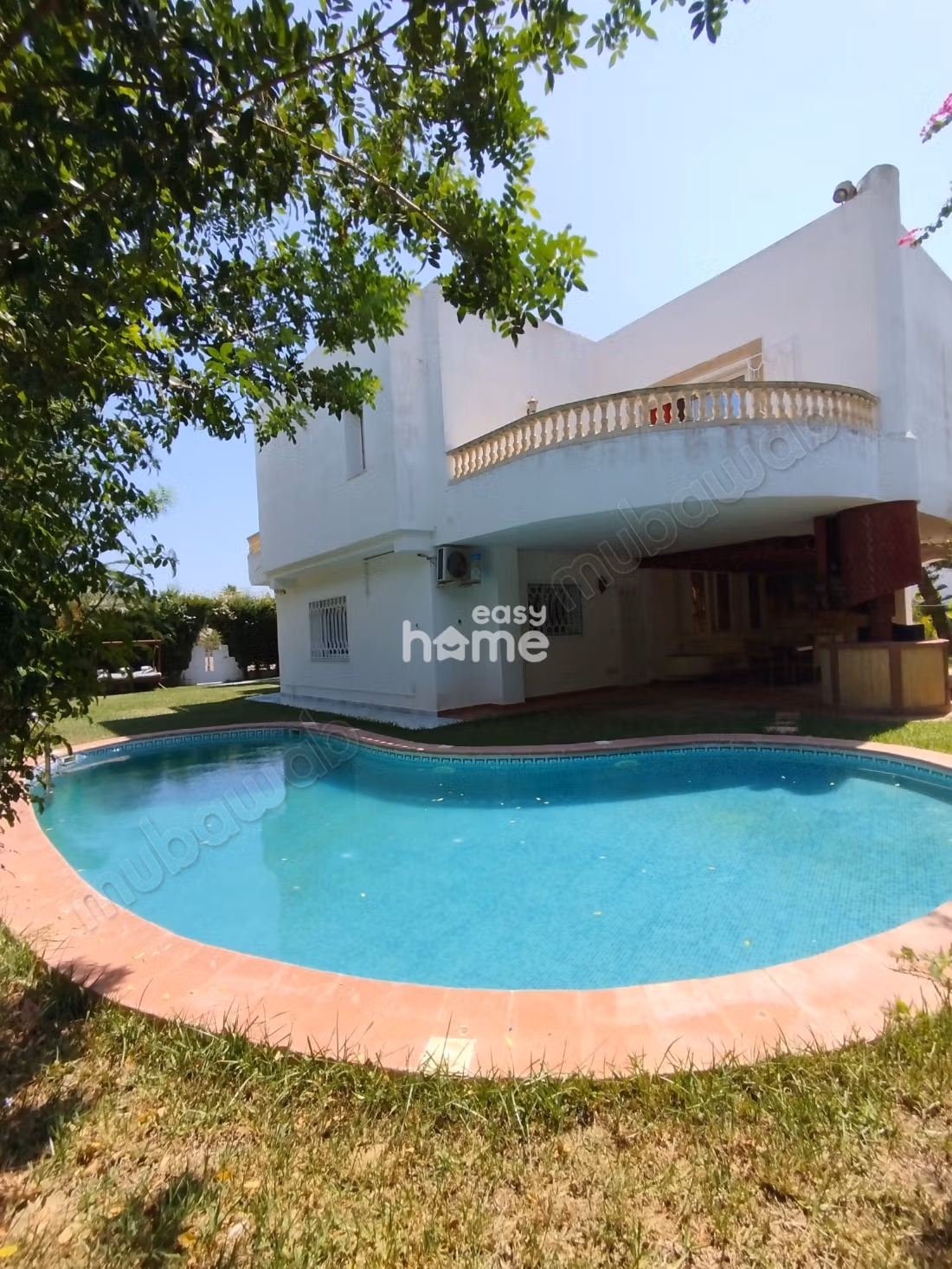 Villa meublée de 360m² sur un terrain de 740m²
