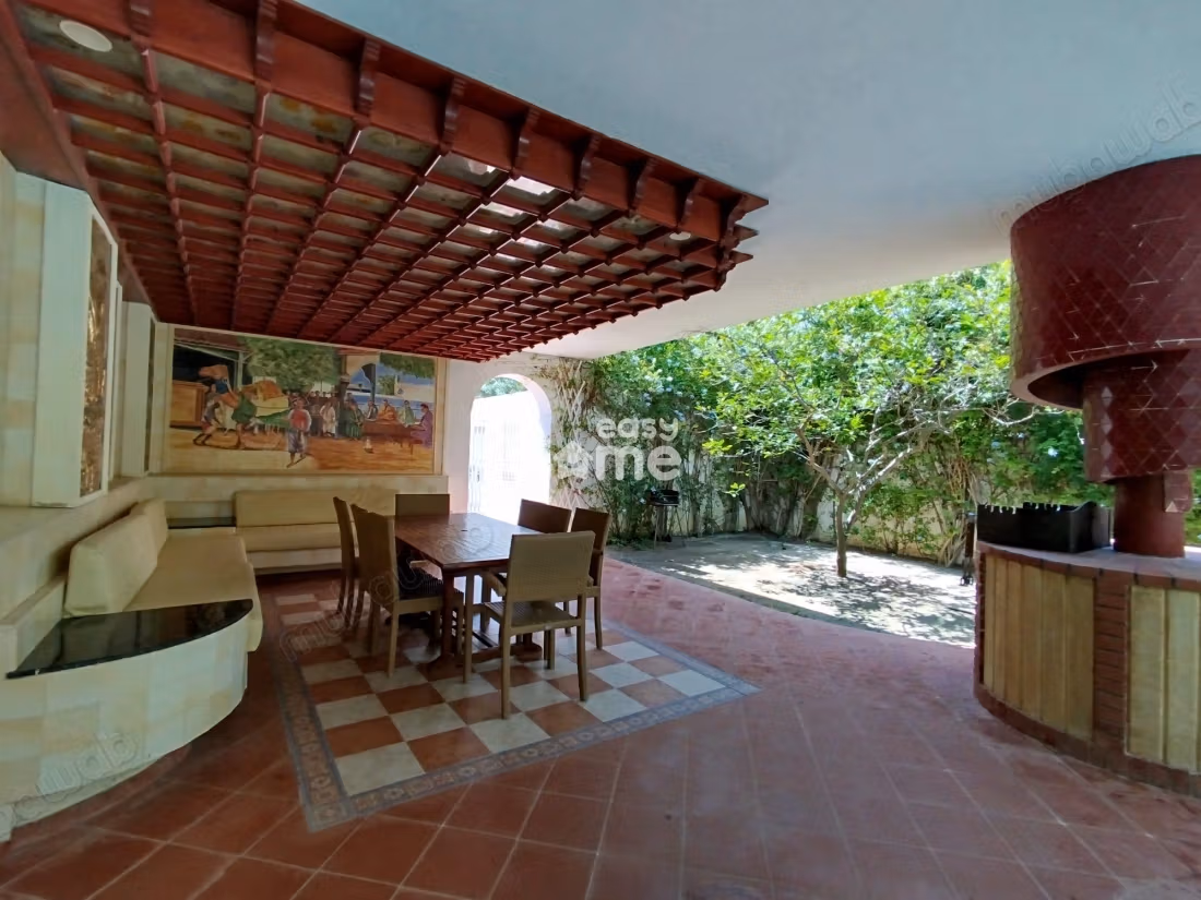 Villa meublée de 360m² sur un terrain de 740m²