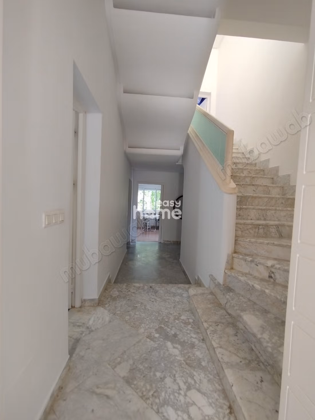 Villa meublée de 360m² sur un terrain de 740m²