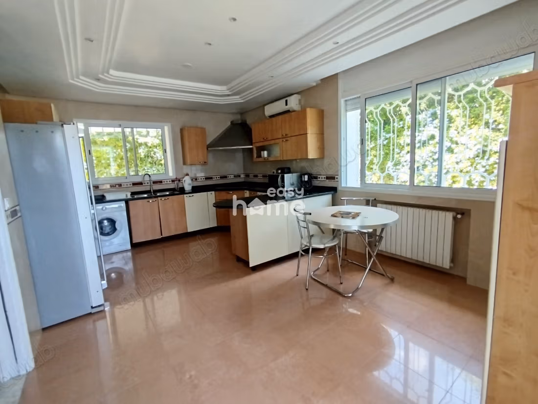 Villa meublée de 360m² sur un terrain de 740m²