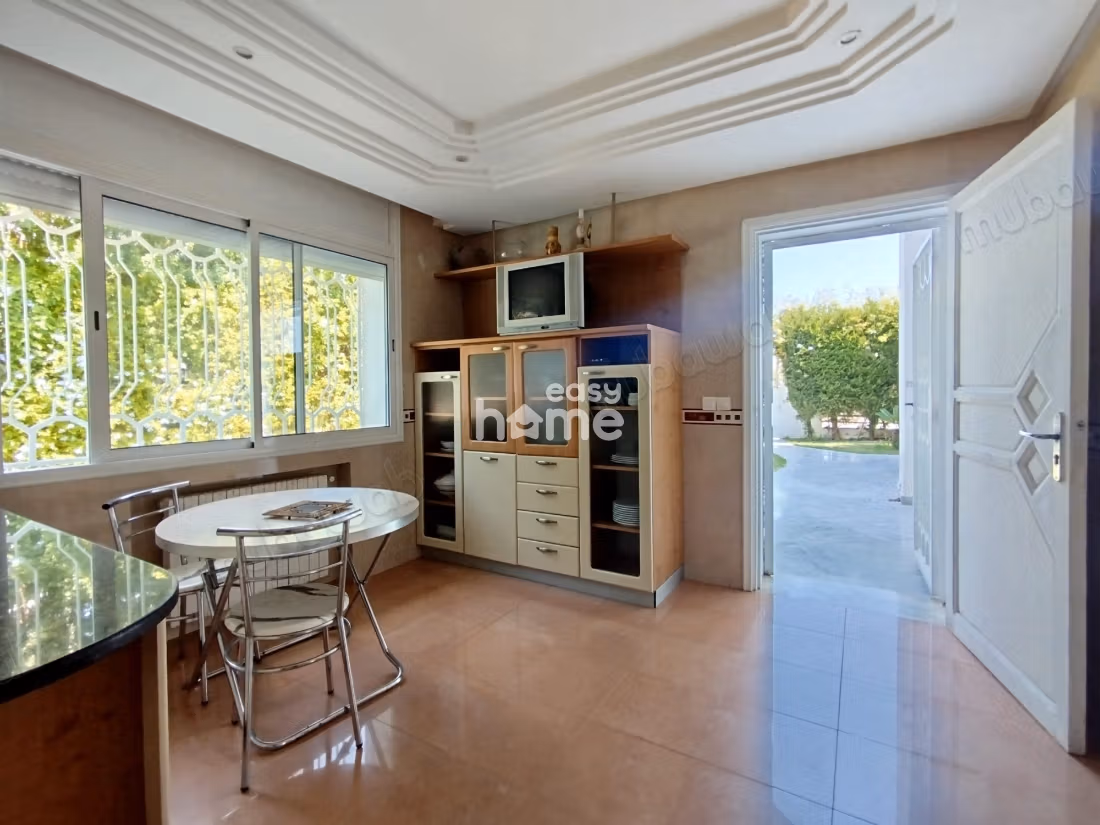 Villa meublée de 360m² sur un terrain de 740m²