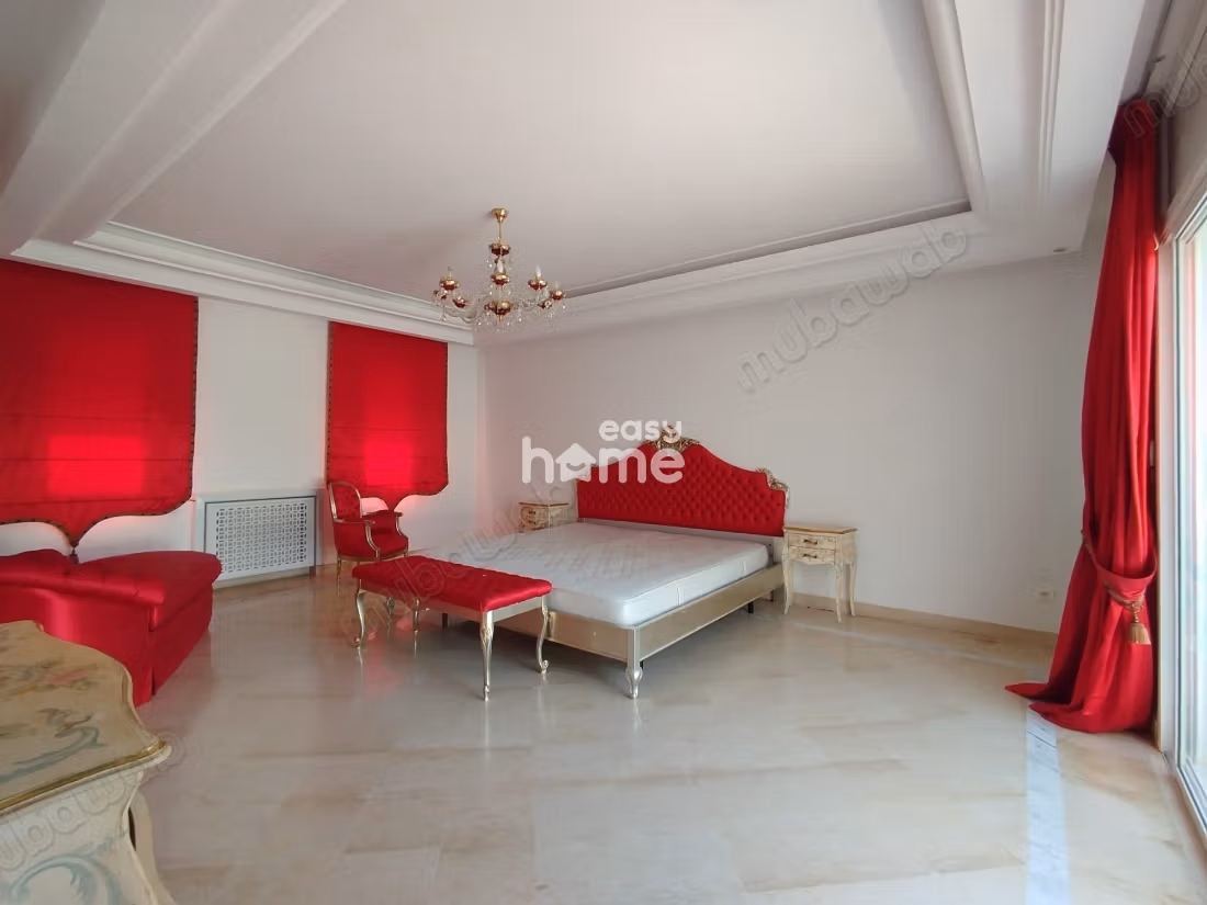 Villa meublée de 360m² sur un terrain de 740m²