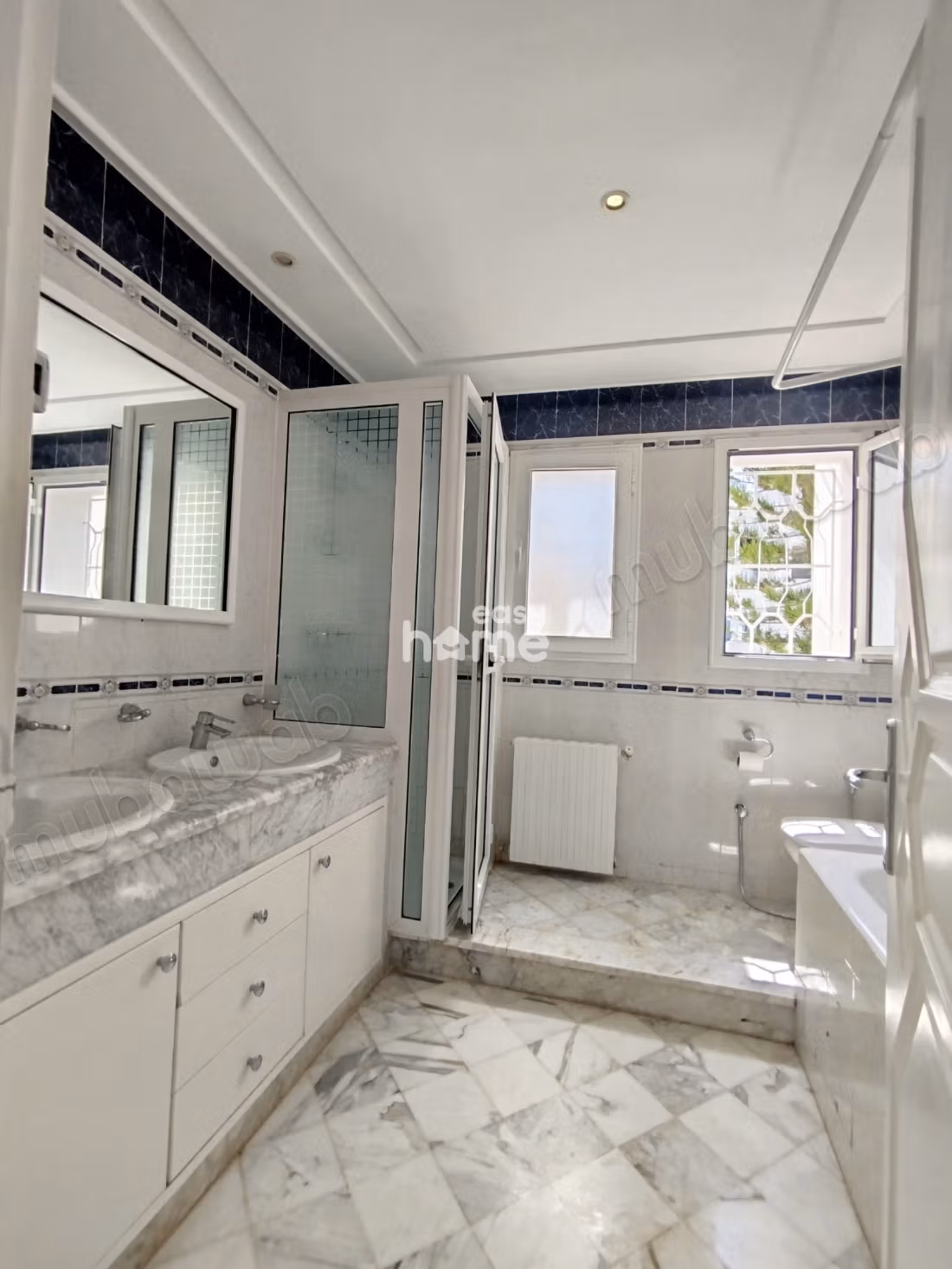 Villa meublée de 360m² sur un terrain de 740m²