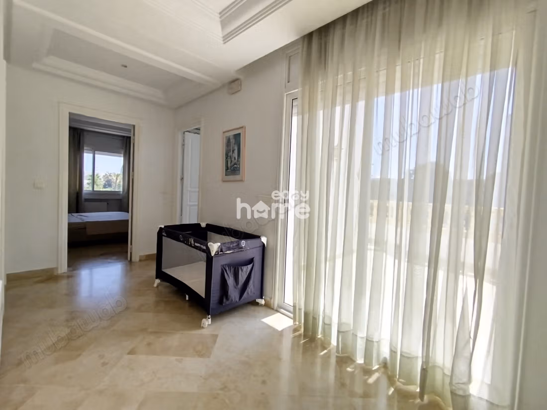 Villa meublée de 360m² sur un terrain de 740m²