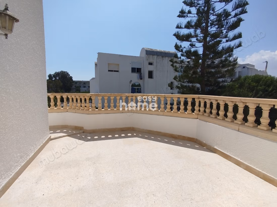 Villa meublée de 360m² sur un terrain de 740m²