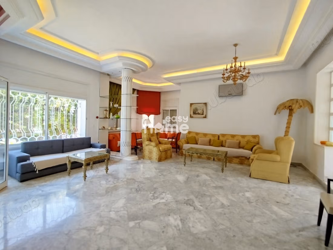 Villa meublée de 360m² sur un terrain de 740m²
