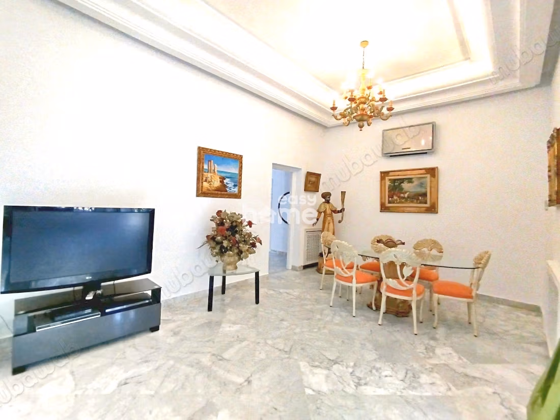 Villa meublée de 360m² sur un terrain de 740m²