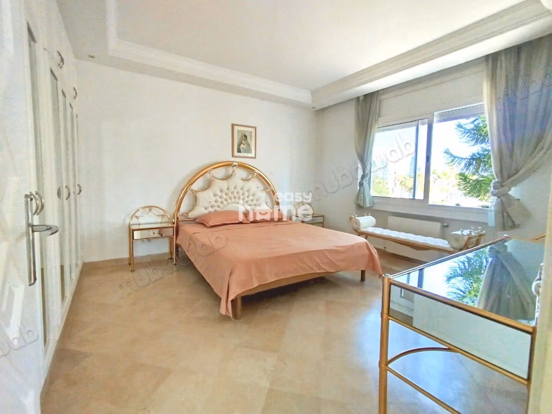 Villa meublée de 360m² sur un terrain de 740m²
