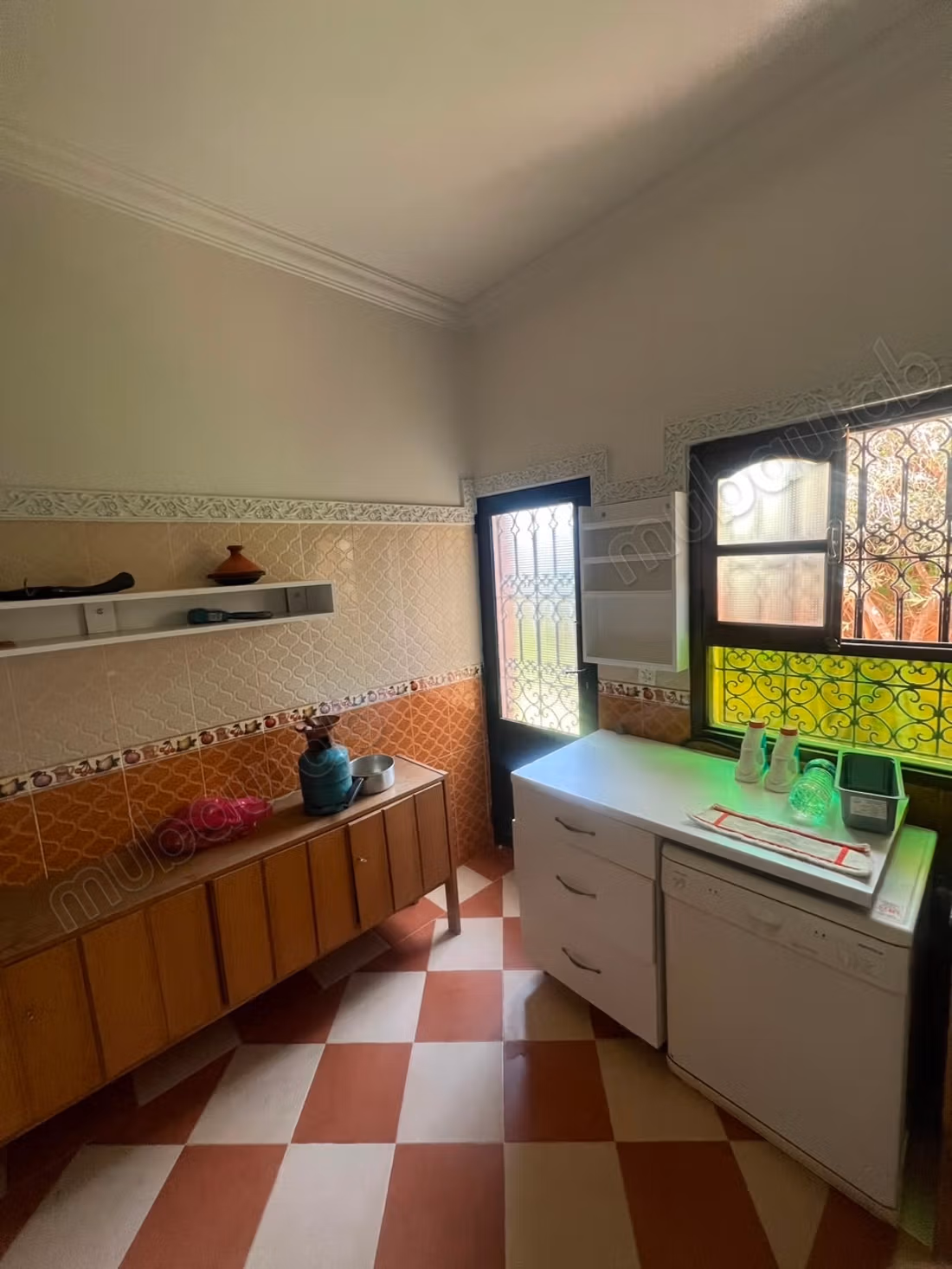 Belle Villa, non meublée, piscine jardine 14k