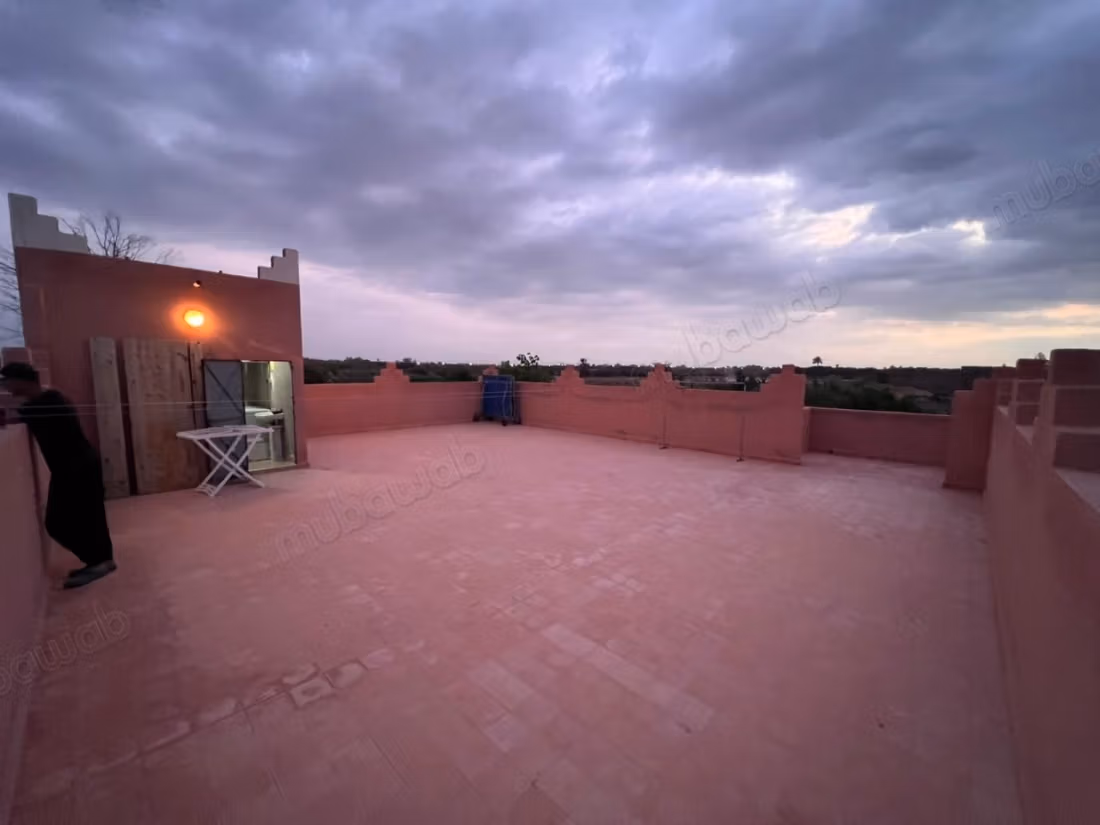 Belle Villa, non meublée, piscine jardine 14k