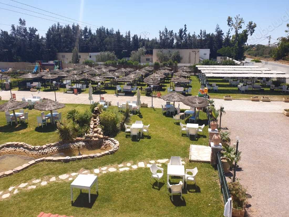 Excellent real estate and commercial opportunity