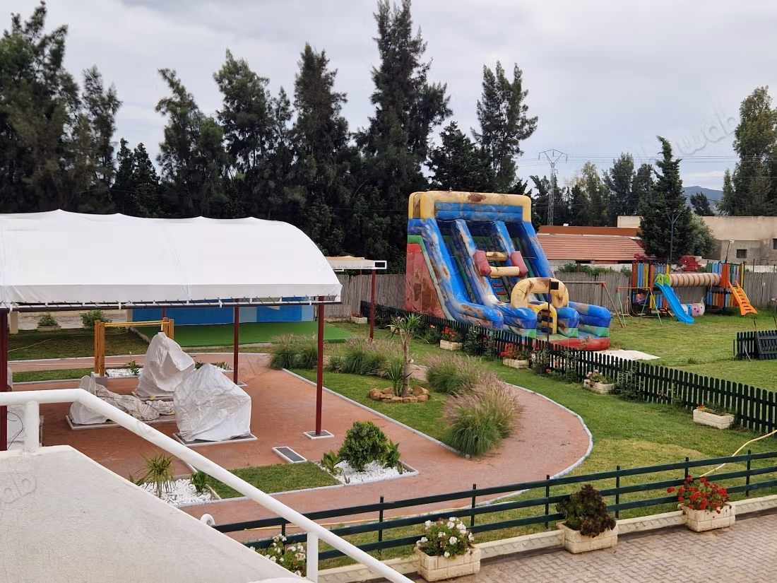 Excellent real estate and commercial opportunity