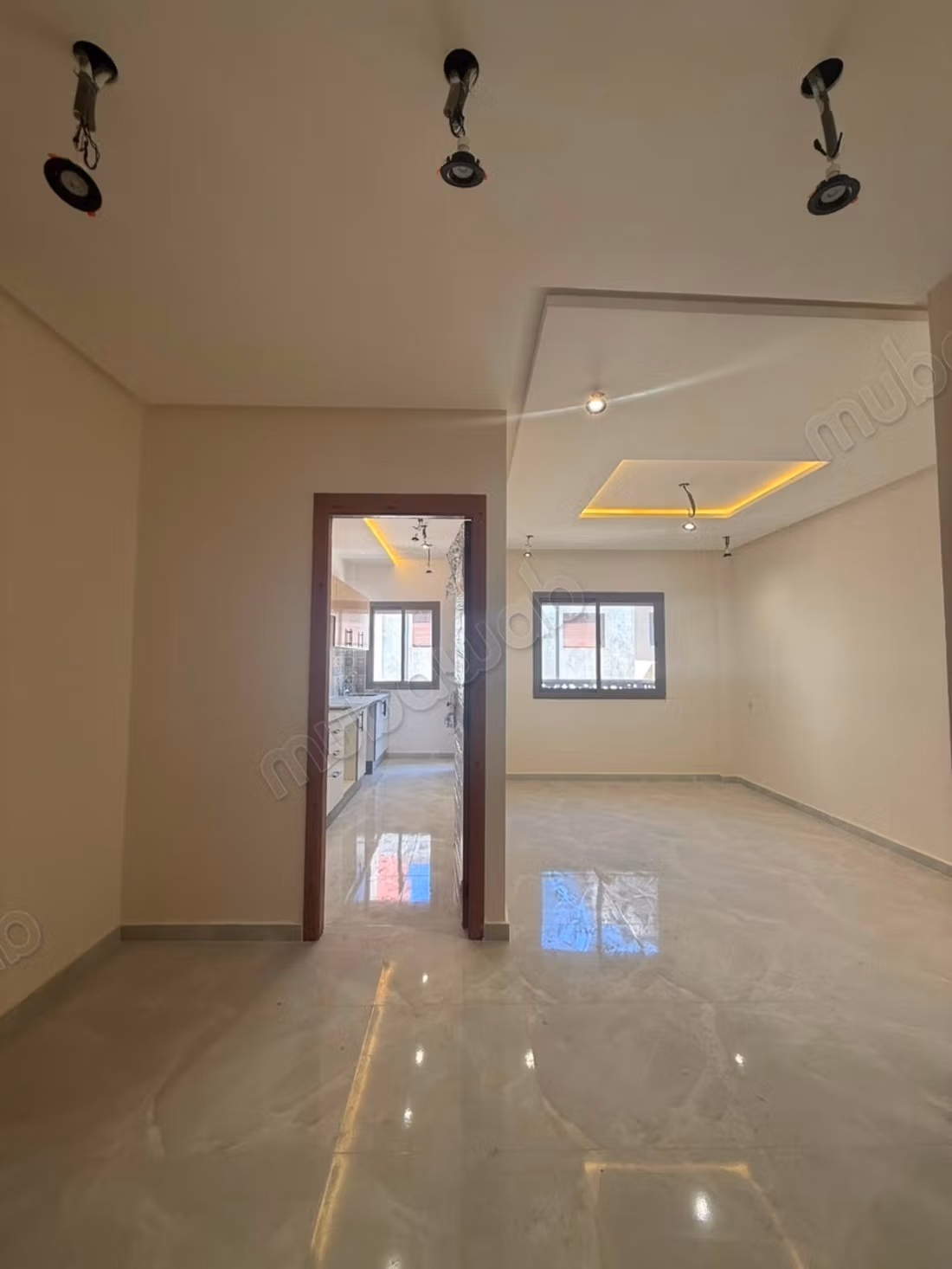 Superbe appartement à vendre à Martil. 1 pièce. Cuisine bien...