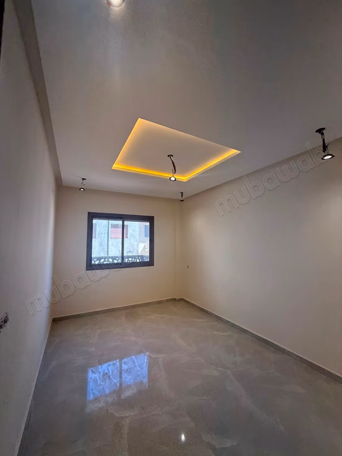 Superbe appartement à vendre à Martil. 1 pièce. Cuisine bien équipée.