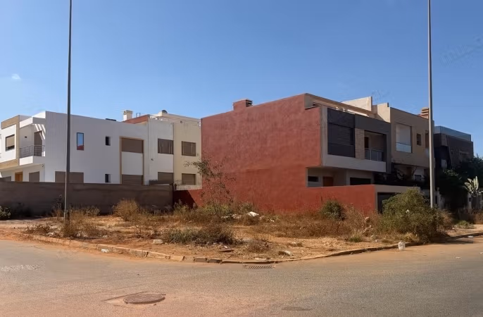 بيع قطعة أرض في منطقة الفيلات بتامسنا