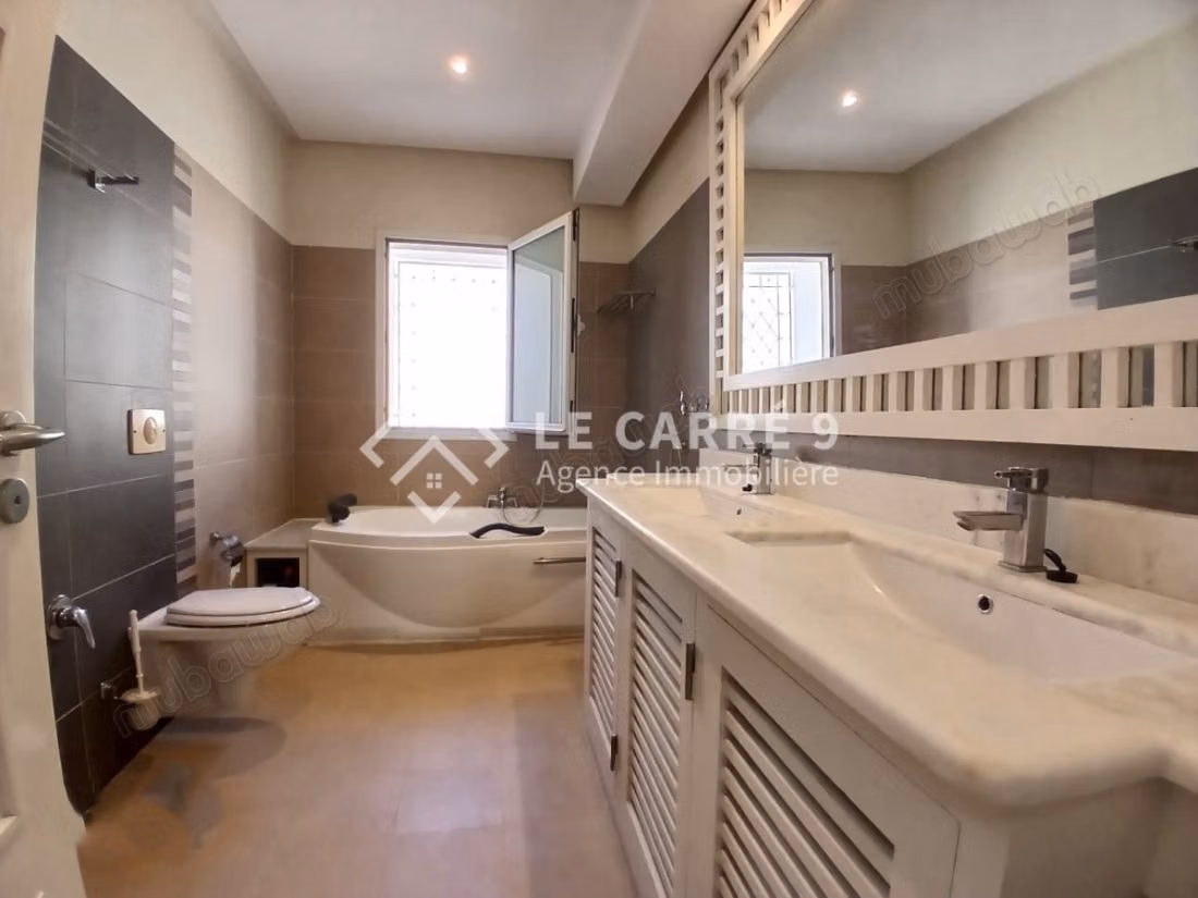 In affitto una villa con piscina al lago 2