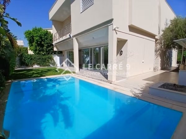 In affitto una villa con piscina al lago 2