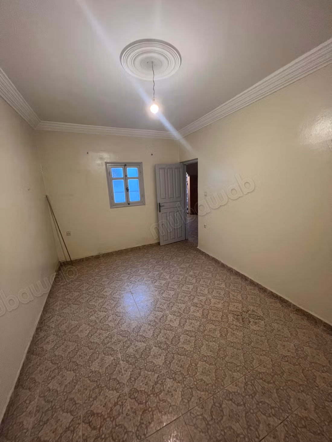 Appartement à louer en centre-ville. Superficie totale 80 m². Balcon