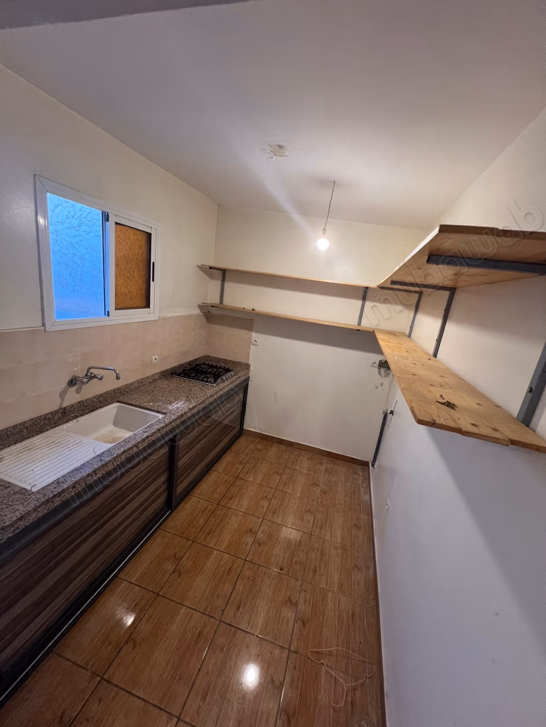 Appartement à louer en centre-ville. Superficie totale 80 m². Balcon