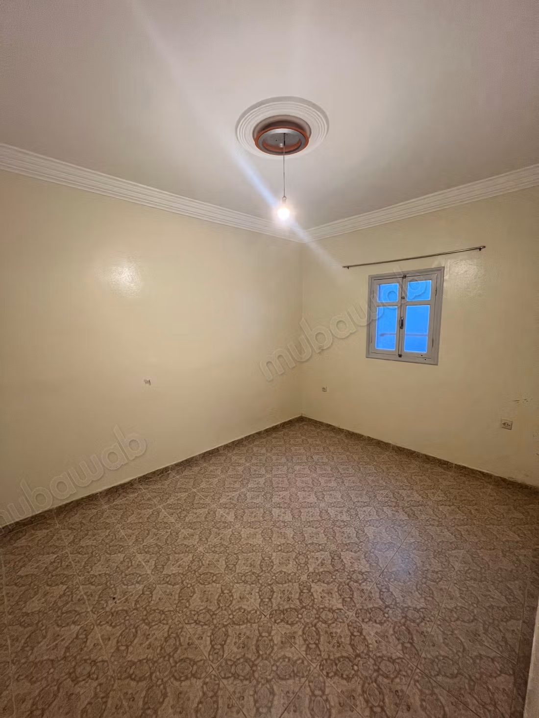 Appartement à louer en centre-ville. Superficie totale 80 m². Balcon