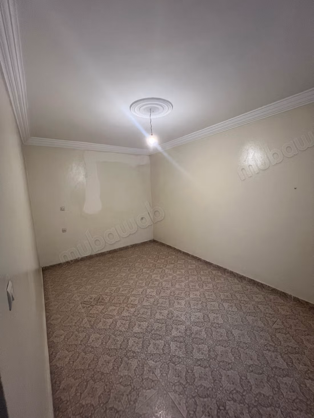 Appartement à louer en centre-ville. Superficie totale 80 m². Balcon