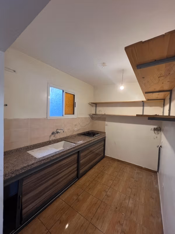 Appartement à louer en centre-ville. Superficie totale 80 m². Balcon