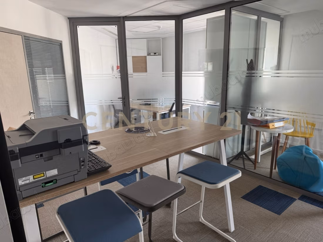 A Vendre Bureau de 164m² aux Berges du Lac 2