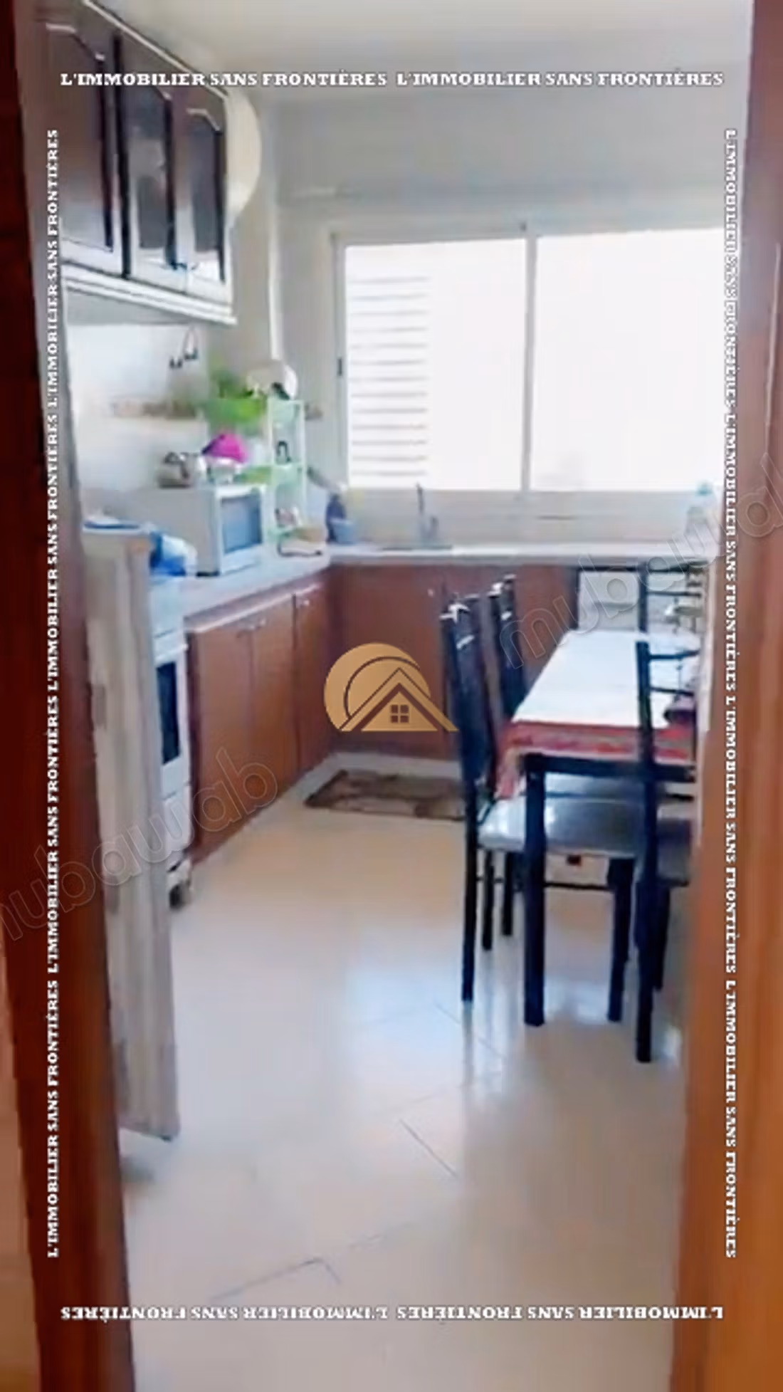 Appartement meublé de 77 m² à Azzouzia – 2 chambres, terrasse et résidence calme avec parking