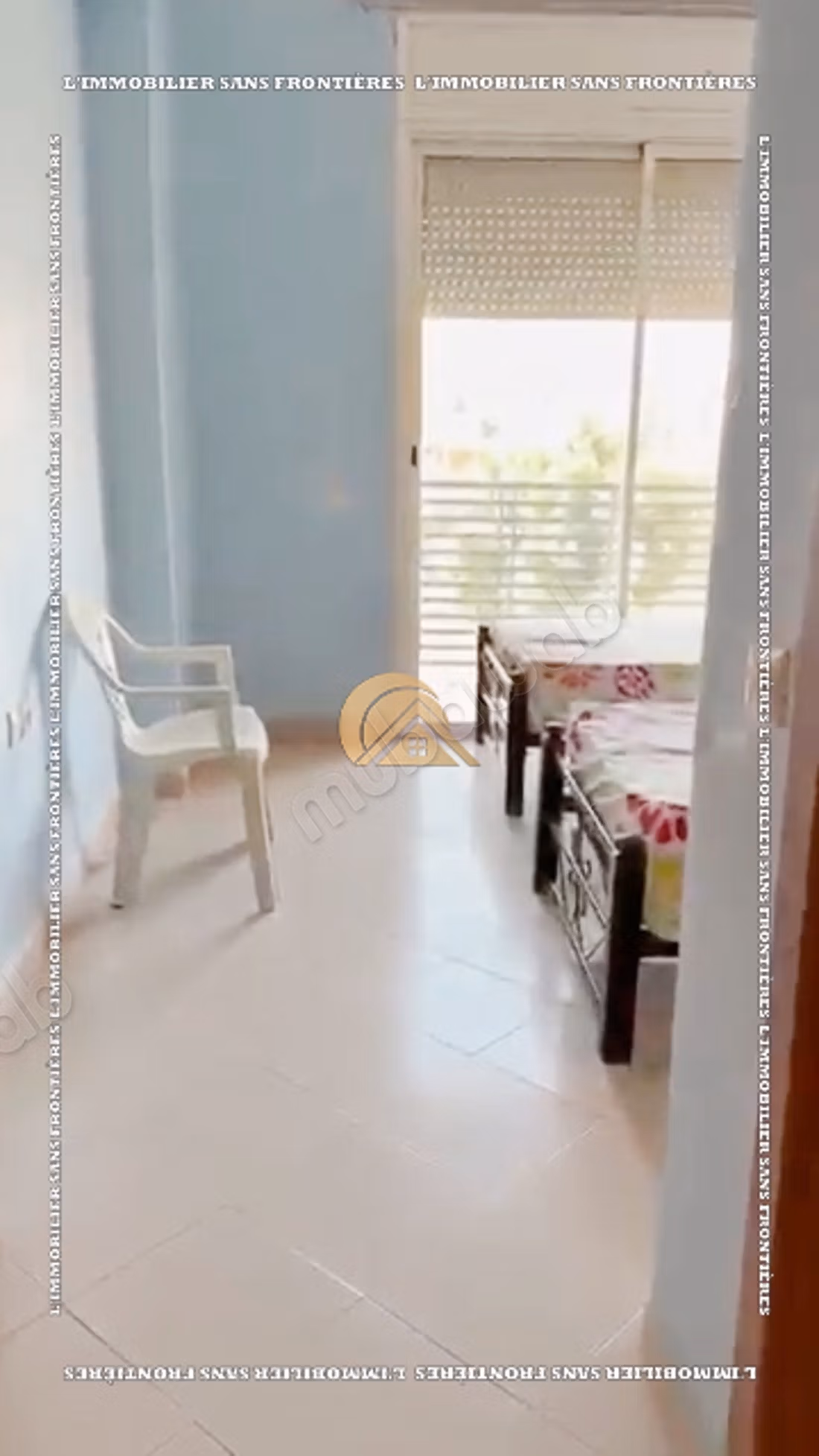 Appartement meublé de 77 m² à Azzouzia – 2 chambres, terrasse et résidence calme avec parking