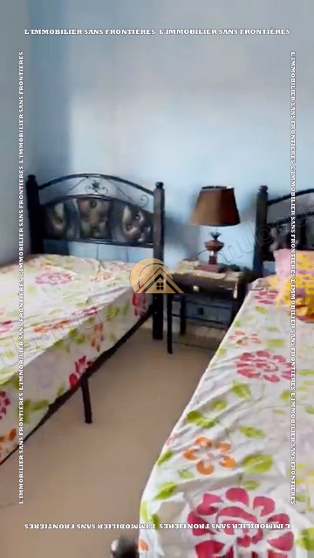 Appartement meublé de 77 m² à Azzouzia – 2 chambres, terrasse et résidence calme avec parking