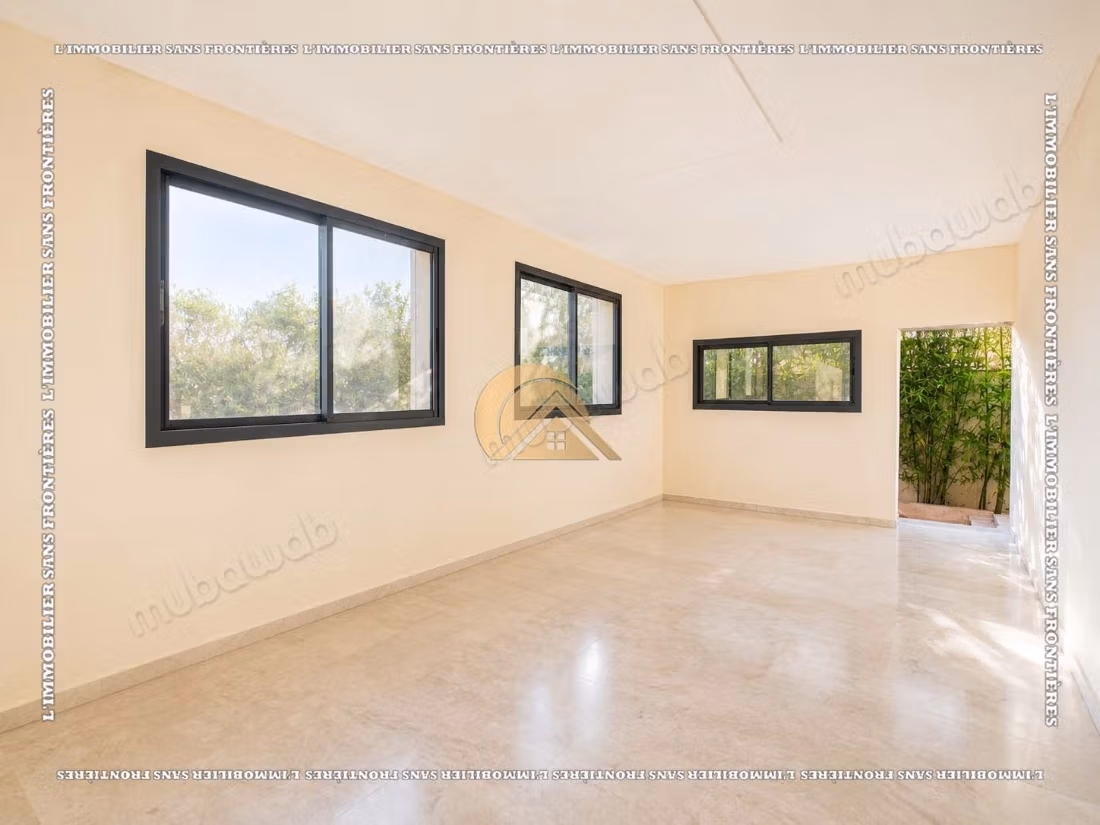 Villa vide de 470 m² à Targa – 4 habitaciones, suite, piscina privada y jardín