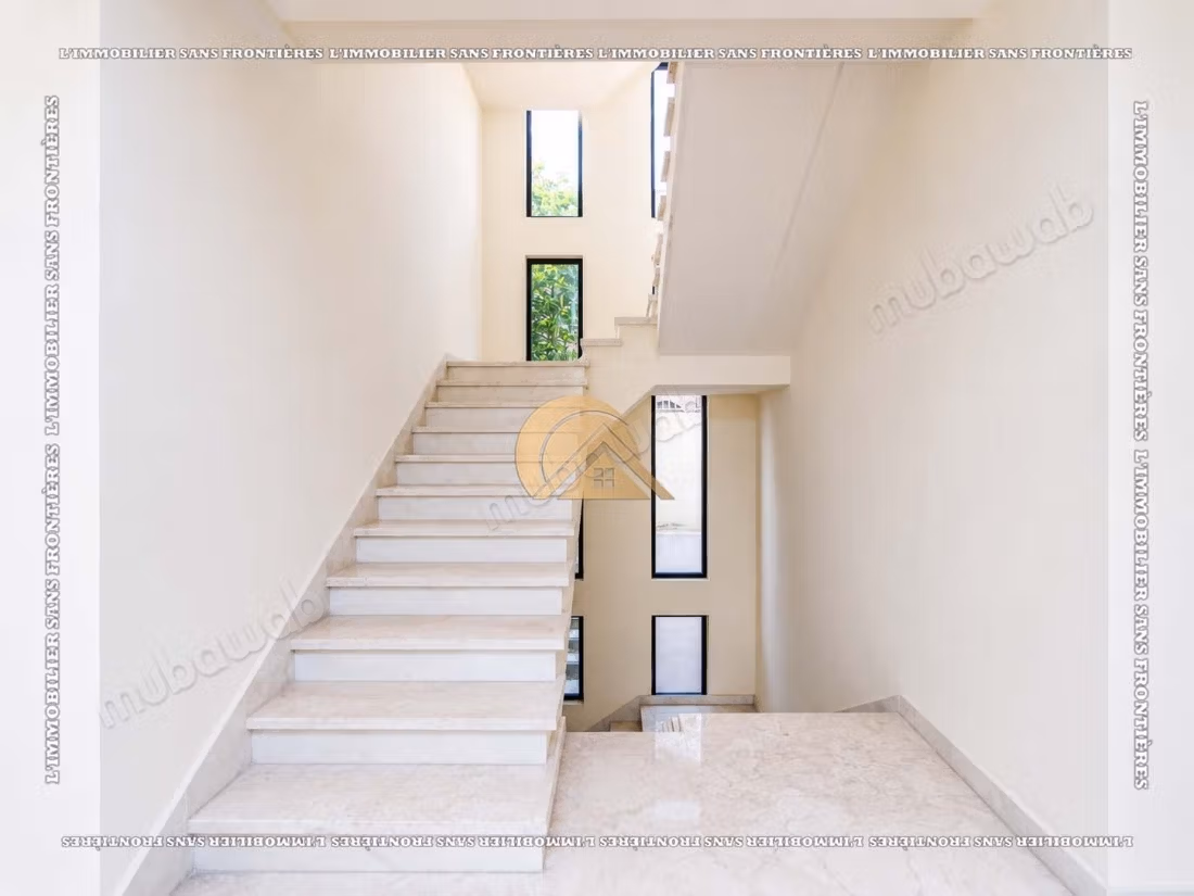 Villa vide de 470 m² à Targa – 4 habitaciones, suite, piscina privada y jardín