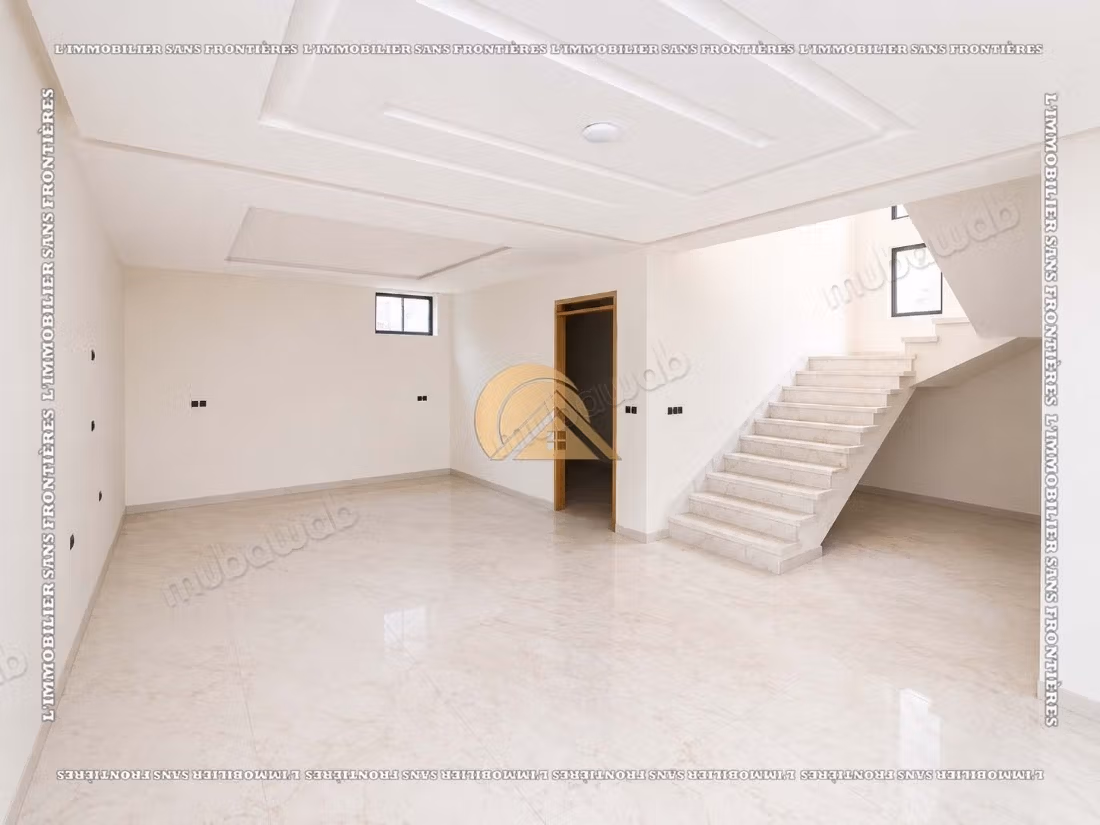 Villa vide de 470 m² à Targa – 4 habitaciones, suite, piscina privada y jardín