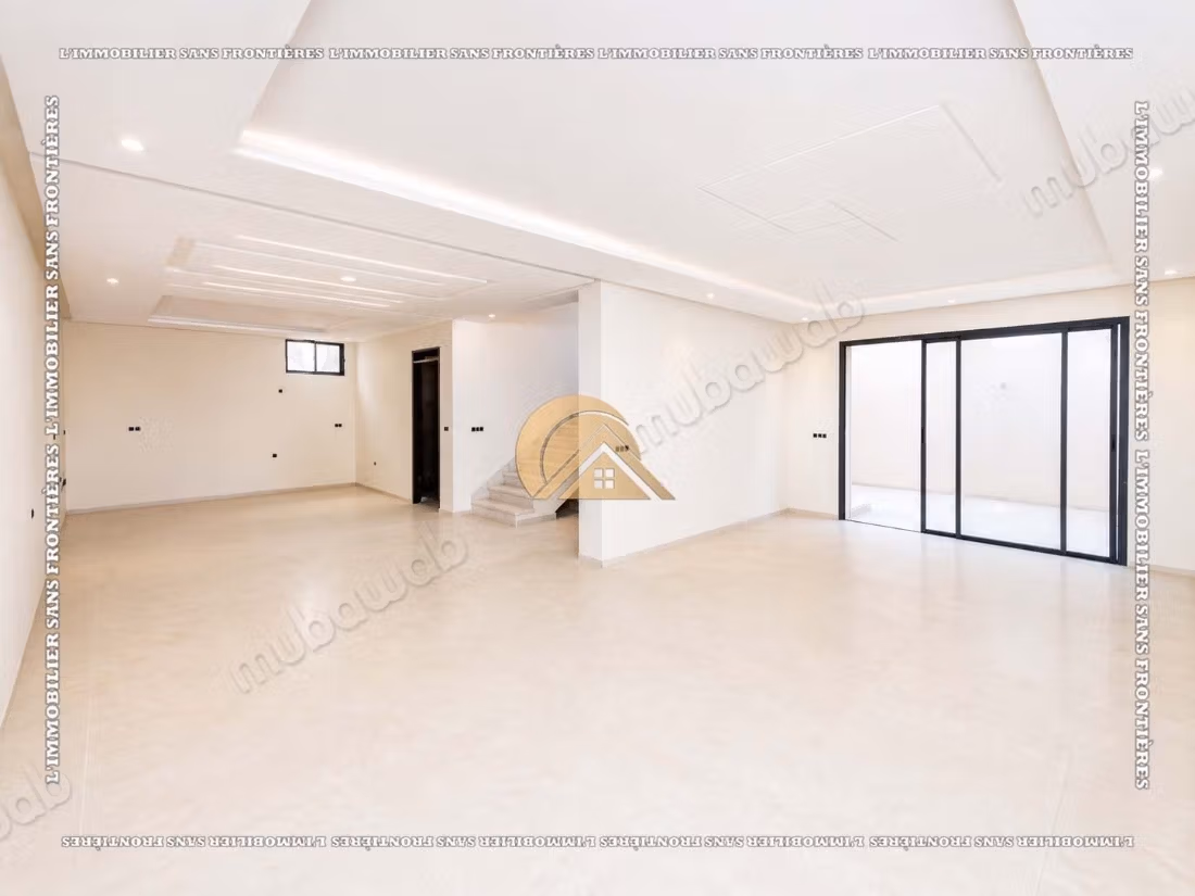 Villa vide de 470 m² à Targa – 4 habitaciones, suite, piscina privada y jardín