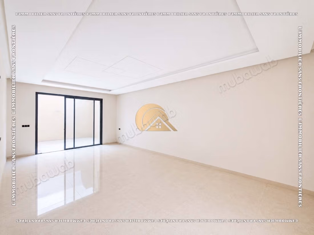 Villa vide de 470 m² à Targa – 4 habitaciones, suite, piscina privada y jardín