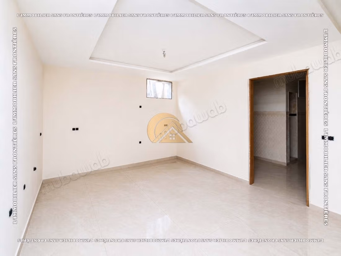 Villa vide de 470 m² à Targa – 4 habitaciones, suite, piscina privada y jardín