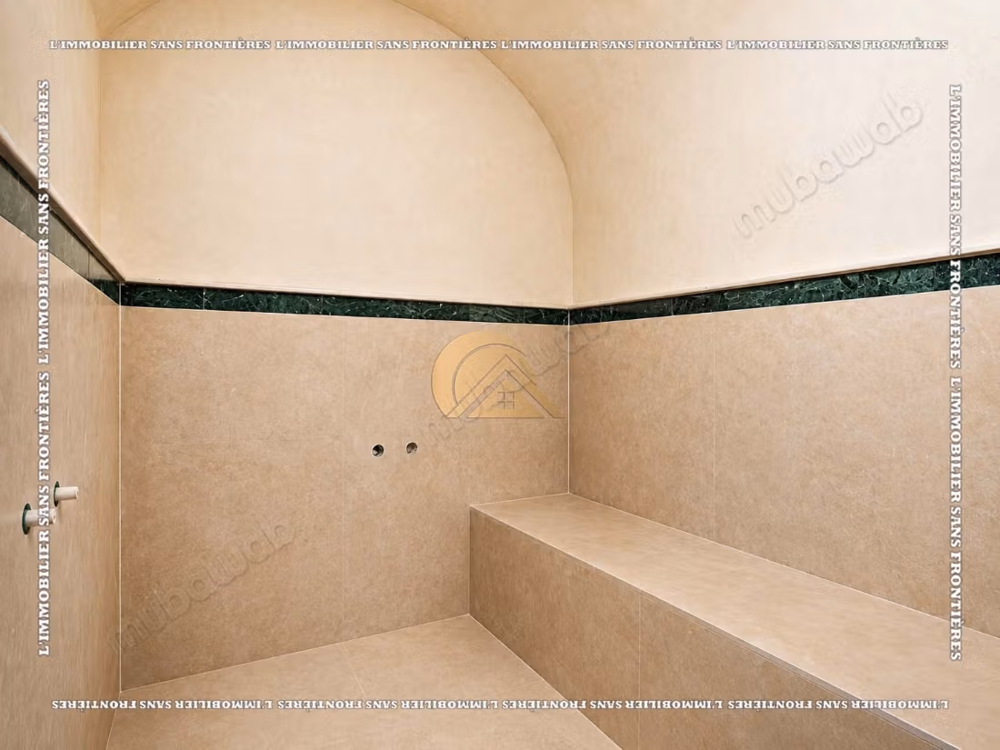 Villa vide de 470 m² à Targa – 4 habitaciones, suite, piscina privada y jardín