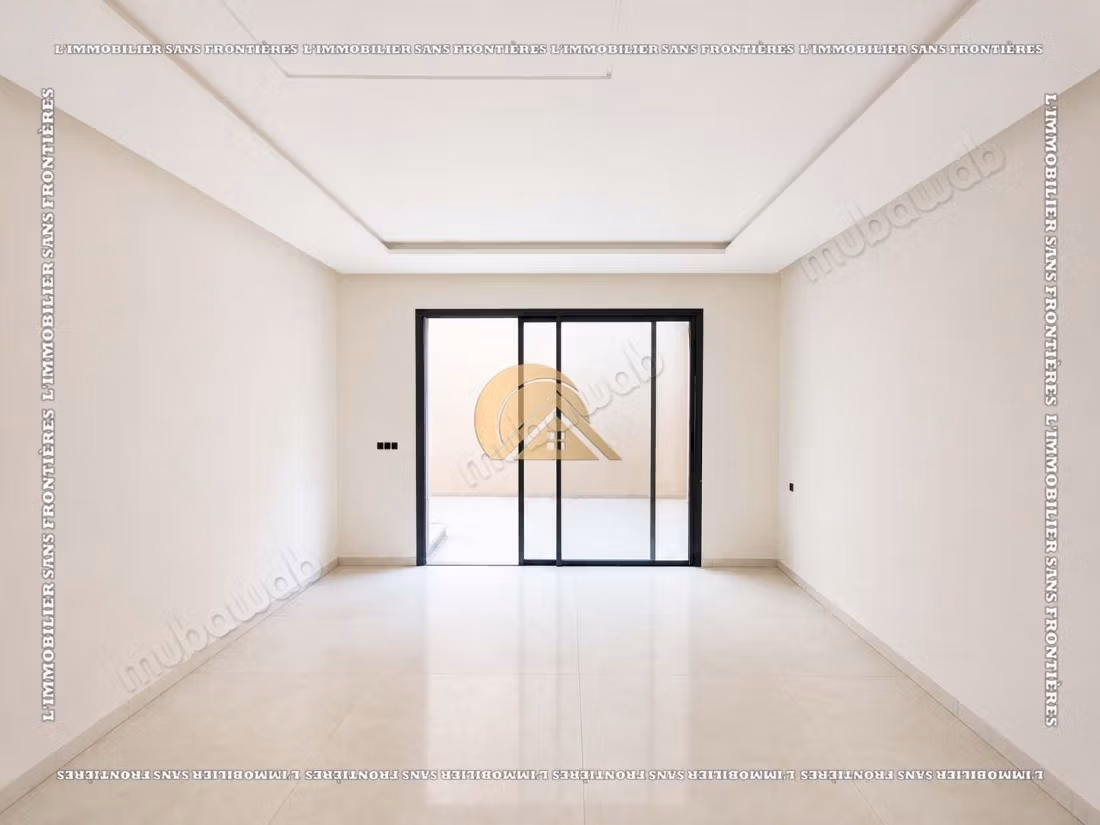 Villa vide de 470 m² à Targa – 4 habitaciones, suite, piscina privada y jardín